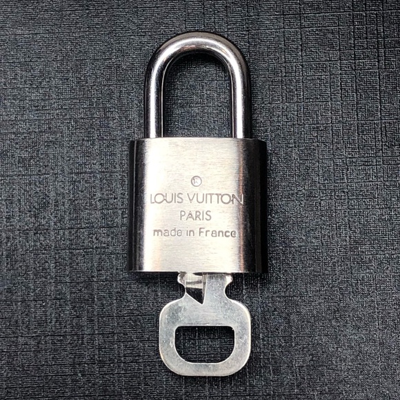 LOUIS VUITTON Brushed Palladium Lock and Key Silver Padlock Rare #301 - Picture 8 of 8